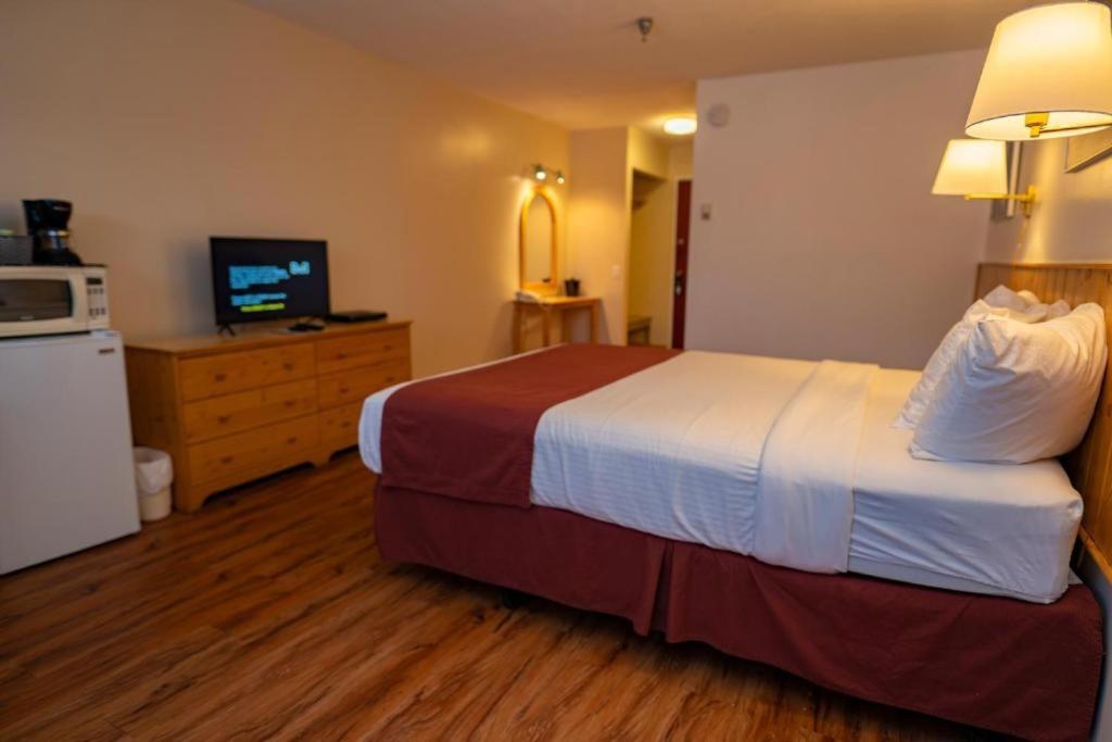 Canadas Best Value Inn- Riverview Hotel Вайтгорс Екстер'єр фото