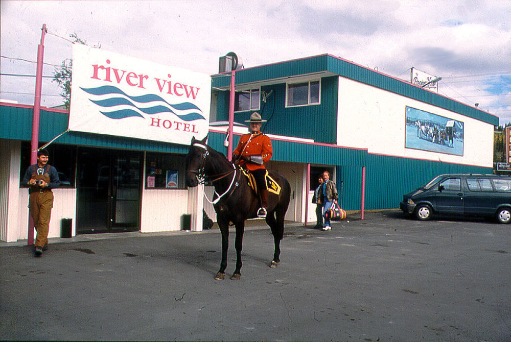 Canadas Best Value Inn- Riverview Hotel Вайтгорс Екстер'єр фото